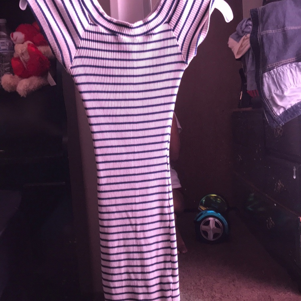 Dress . - Picture 3 of 3